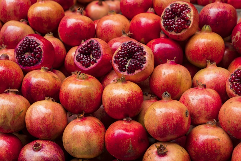 Fresh Plums (1 LB) - Buy Fresh Online